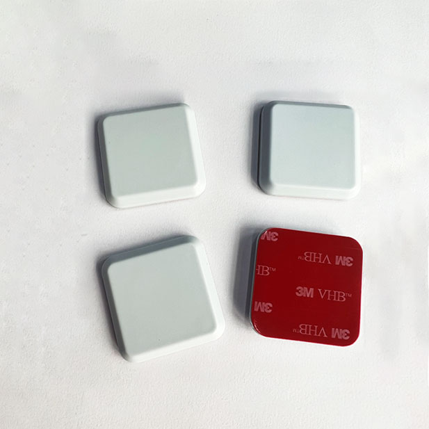 Square-NFC-Tags-On-metal